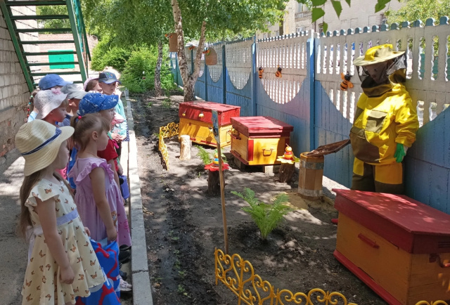 День пчелы