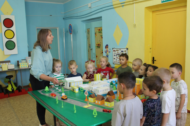 Изучаем правила дорожного движения